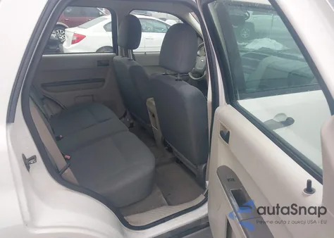 2009 Ford Escape Xls/Xls Manual z USA, uszkodzony, nr VIN 1FMCU02789KB80188